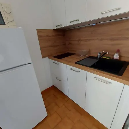 2 Pièces 4 Pers Avec Terrasse, Parking Privé Et Accès Direct à - Fr-1-326-791 Marseillan (Herault)